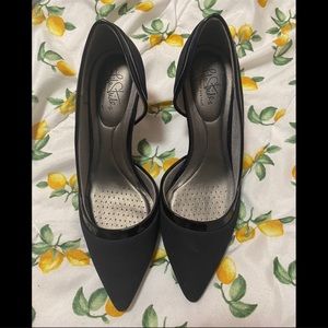Life Stride Heels in Black Swann